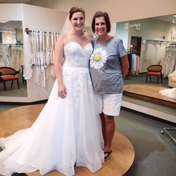 New/Never worn wedding dress by Morilee w/ veil - Picture 13 of 13